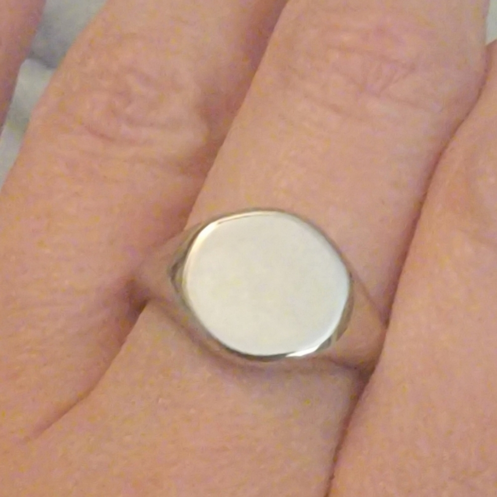 Vintage Sterling Silver Signet Ring. Pristine Condition.